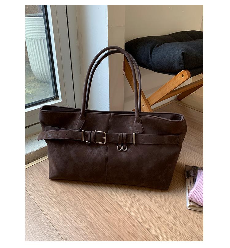 

New large capacity underarm women s bag fashion belt buckle retro shoulder bag temperament commuter niche handbag