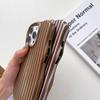 Faliste Krawędzie Paski 2 w 1 TPU+PC Odporne na Wstrząsy Etui na Telefon dla iPhone 13 14 15 16 17 Pro Max Jesienny Brązowy Kolor Matowa Osłona