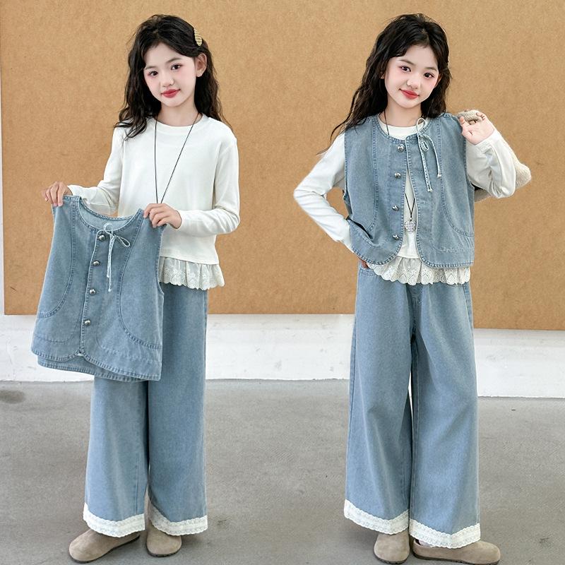 Modny jesienny trzyczęściowy zestaw denimowy dla dziewcząt z koronkową bazową koszulą i kamizelką 2025