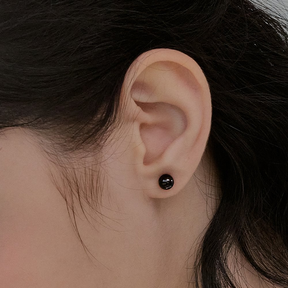 [Hei][Worn by Suzy, Han So-hee, Park Se-wan, Shin Hyun-ji, Lee Hyun-yi, and Taeyeon] Onyx Ball Earring