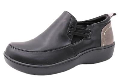 Easy-to-put-on Slip-ons Without Using Your Hands. Lightweight, Casual, and Cute with a Thick Sole. Product Code: 952432430, Black, Size 23.5cm.