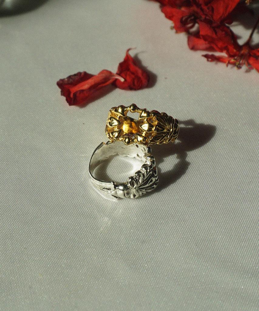 Bizarre Jewelry Angst Blüte Ring