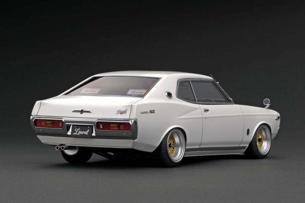 ignition model Nissan Laurel 2000SGX White finished product 1/18 (C130)