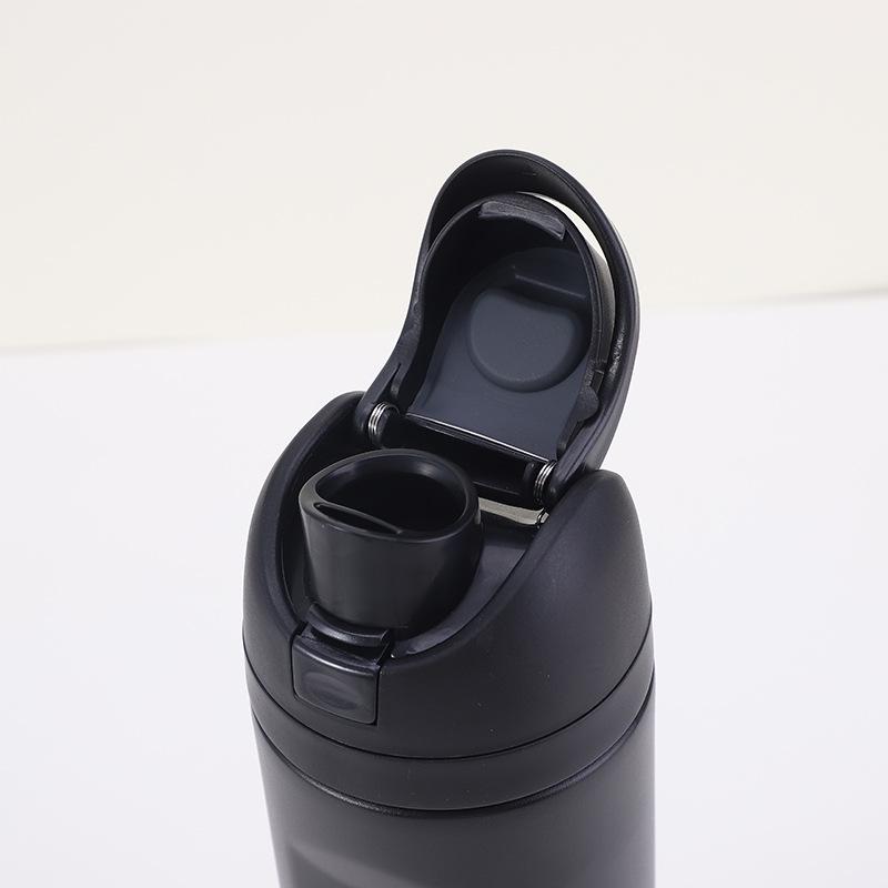 Doppelwandige Edelstahl-Sportflasche mit Isolierung und Griff, großes Fassungsvermögen, zwei Trinkfächer und Reiseverschluss