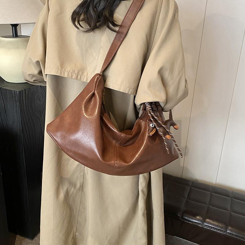 IELGY Soft Leather Retro Large-Capacity Bag Autumn Winter All-Match Commuter Cross-Body Dumpling Bag
