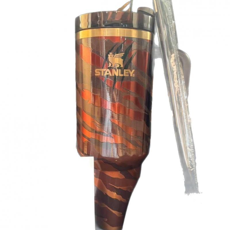 Leopard Print 40oz Handle Ice Cup, Large Capacity Stainless Steel Insulated Cup for Car, Travel, and Sports