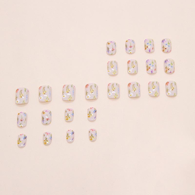Fresh and Sweet Ice Waxy Flower Removable Manicure 24 Pieces Press On Nails