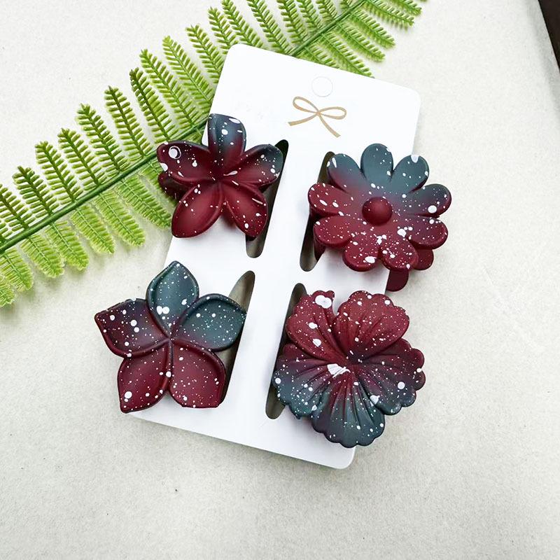 European & American 4CM Frangipani Claw Clip Hairpin - Fashionable Vacation Floral Accessory.