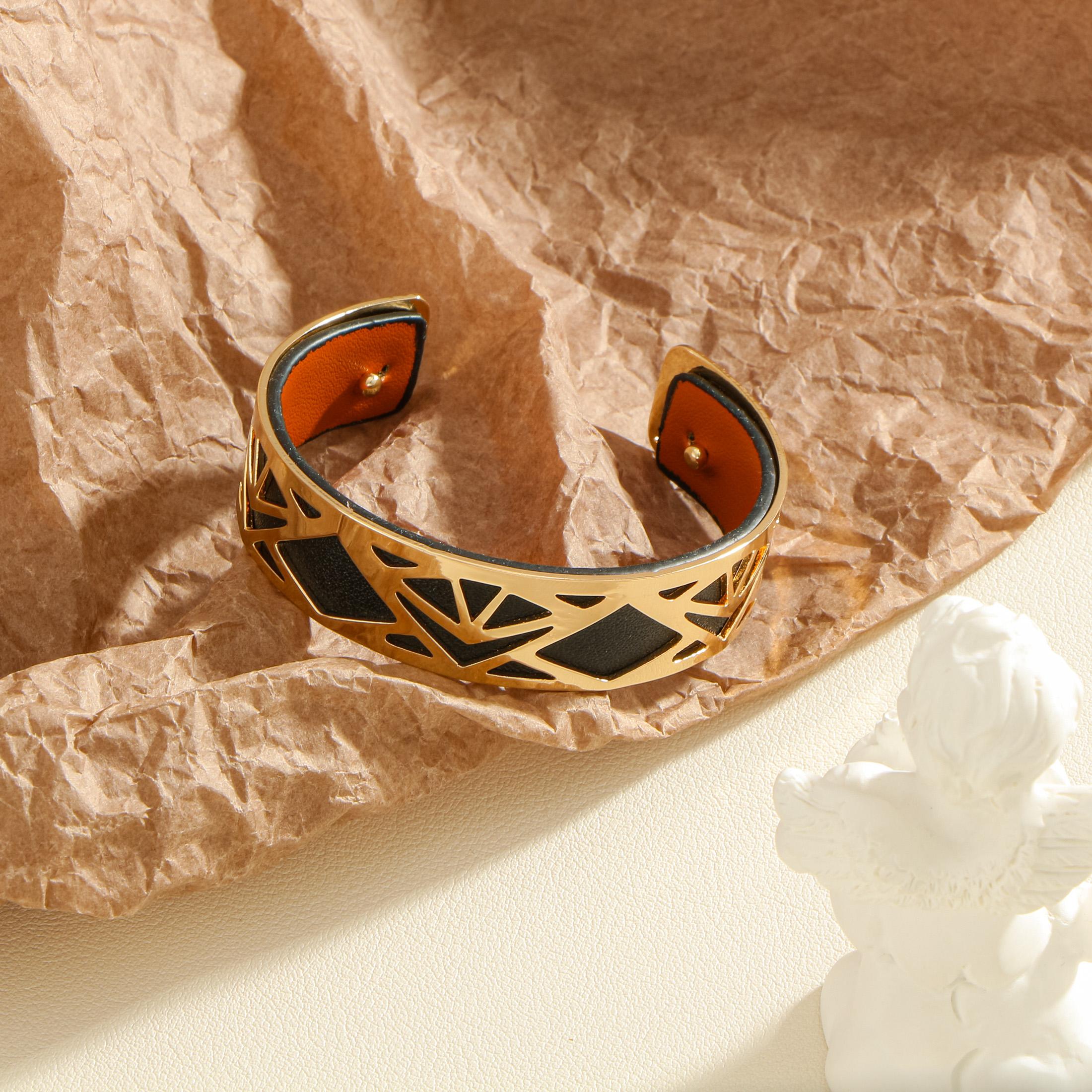 

Hollow double-sided leather replaceable women s light luxury style golden jewelry gift banquet daily wear open bracelet