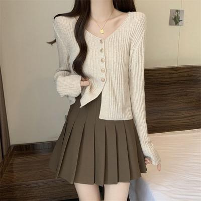 A New Autumn and Winter Knitted Cardigan for Women A Thin V-neck Sweater Jacket A Short Loose and High-end Top