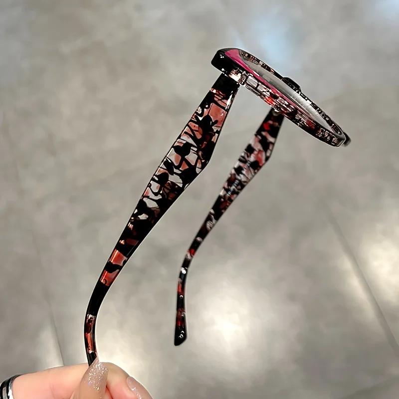 Women's Cat Eye Shape Eyeglasses Frame Trendy Leopard Print Fashionable Eyeglasses Vintage Retro Style Optical Lens Frame for Ladies Stylish Accessory