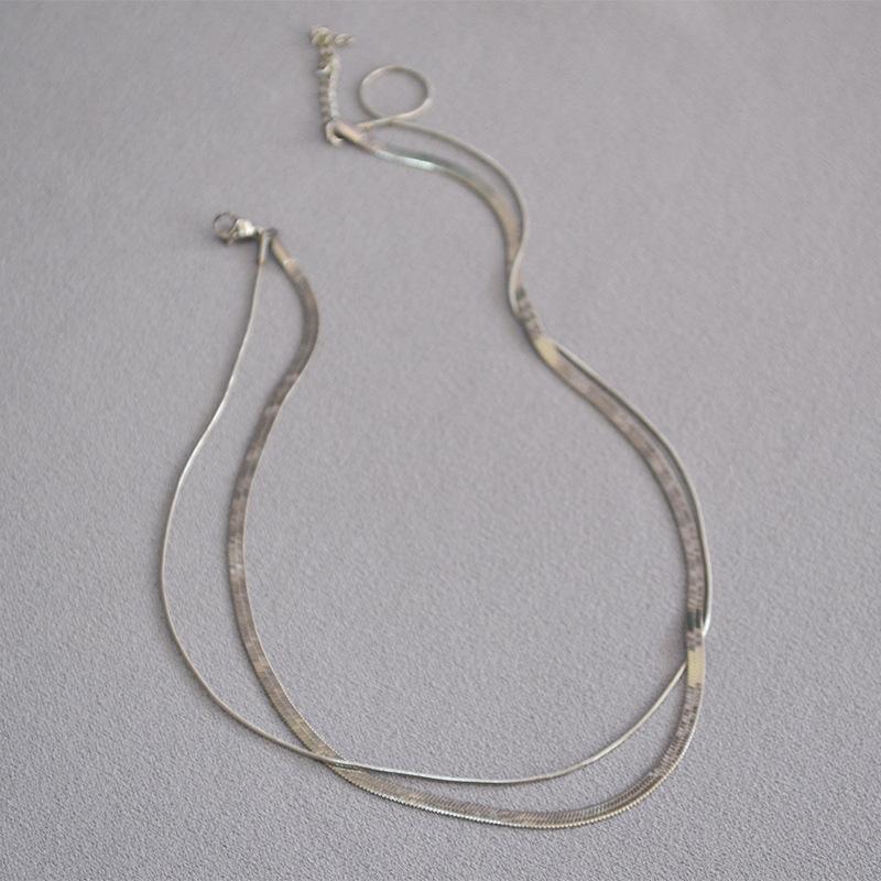 

Популярная простая цепочка из змеиной кости, двухслойная цепочка с клинком, пояс, темперамент, короткое ожерелье, цепочка на ключицу для женщин серебряный