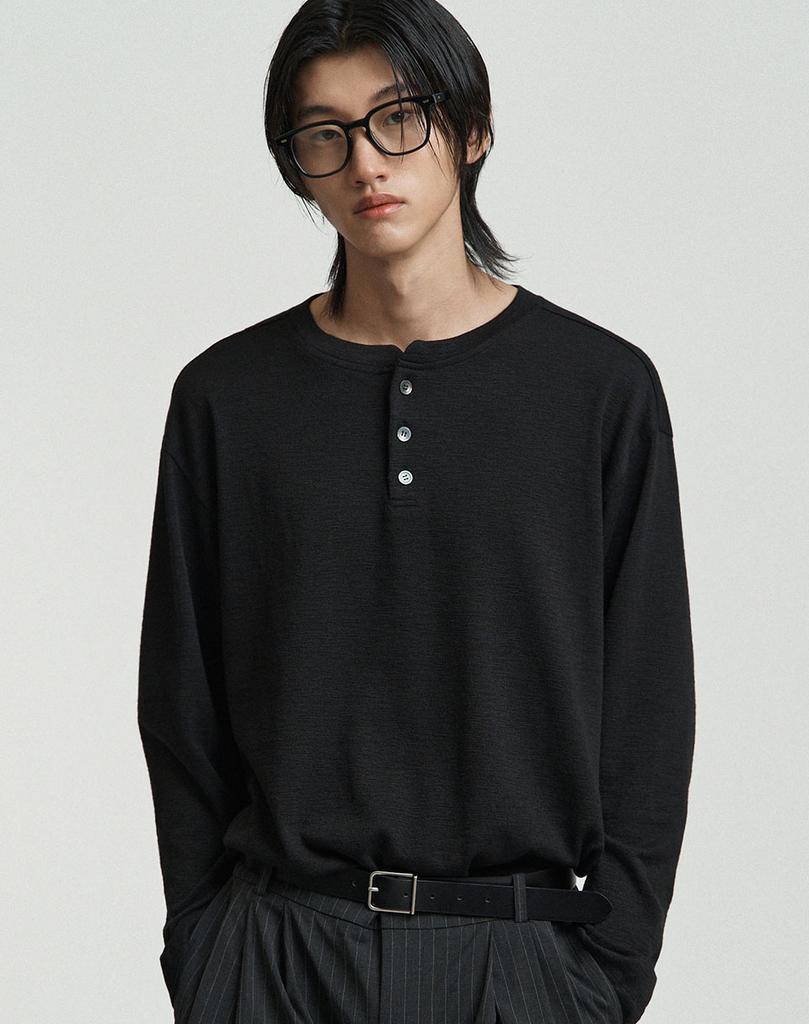 WORK ON BODY OFF Three-Button Semi-Overfit Henley Neck Long Sleeve [Black]