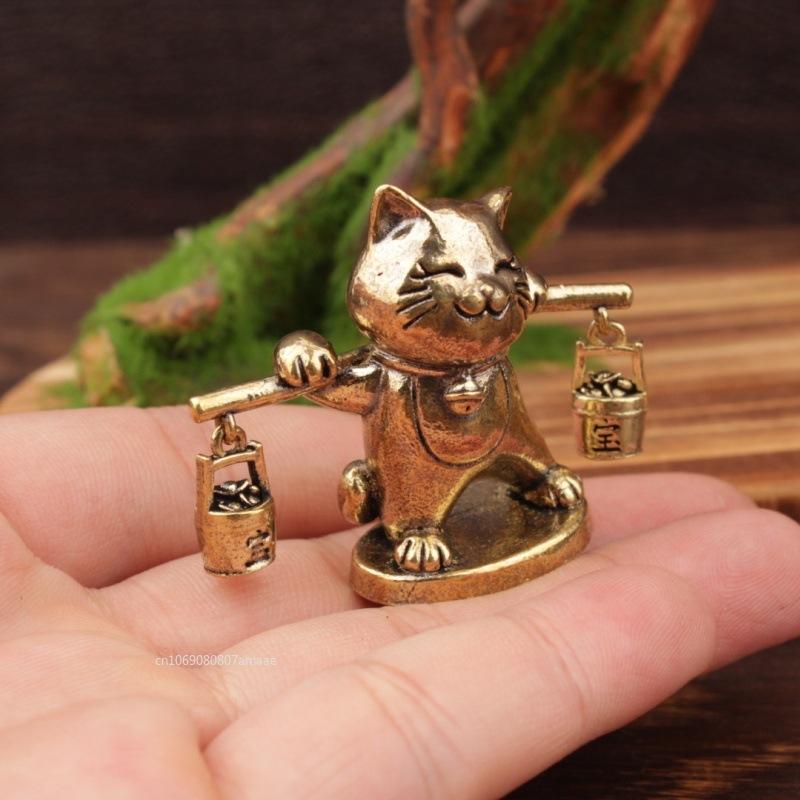 Retro Brass Lucky Cat Figurine Small Miniature Creative Tea Pet Sculpture Decoration Feng Shui for Home Cabinet Desk Office Gift