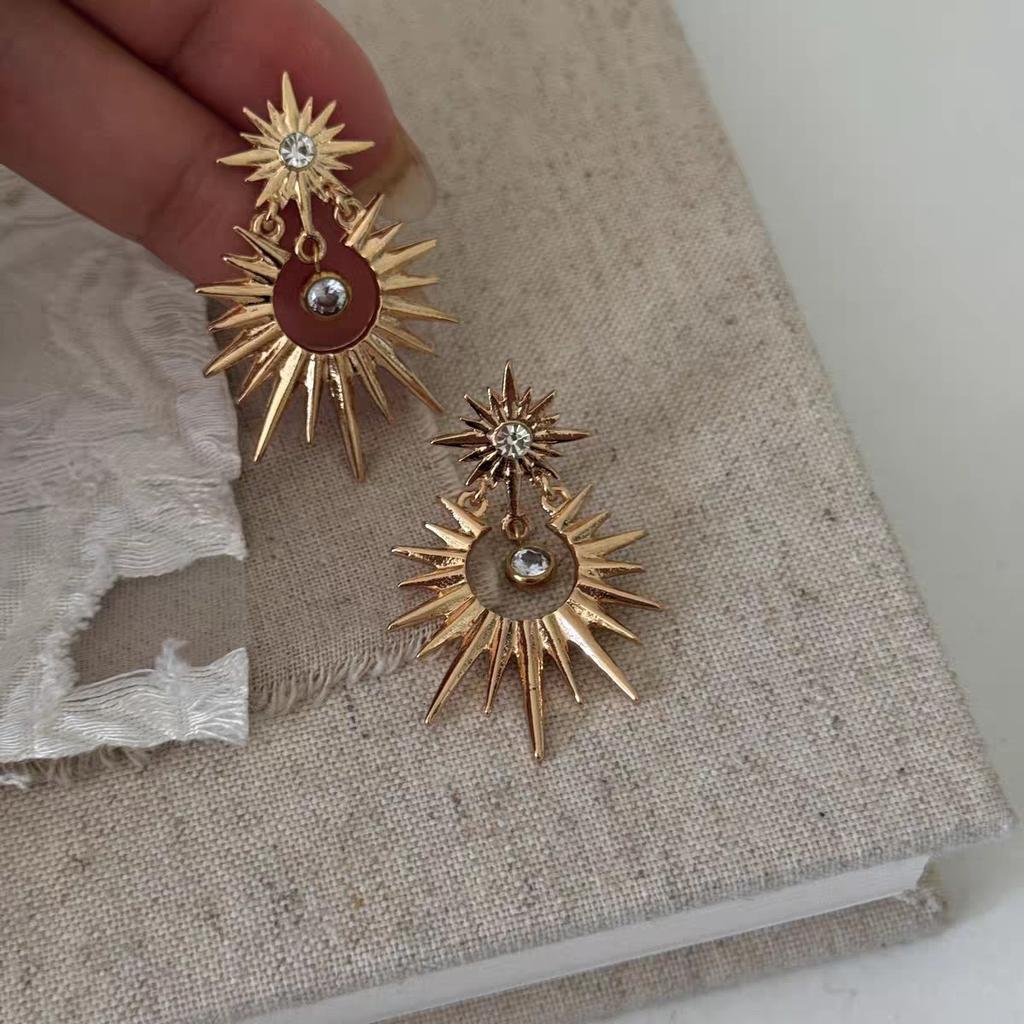 Earrings Fresh Temperament Mermaid Love Alloy Stud Earrings Niche Design High Sense Light Luxury Earrings Tide