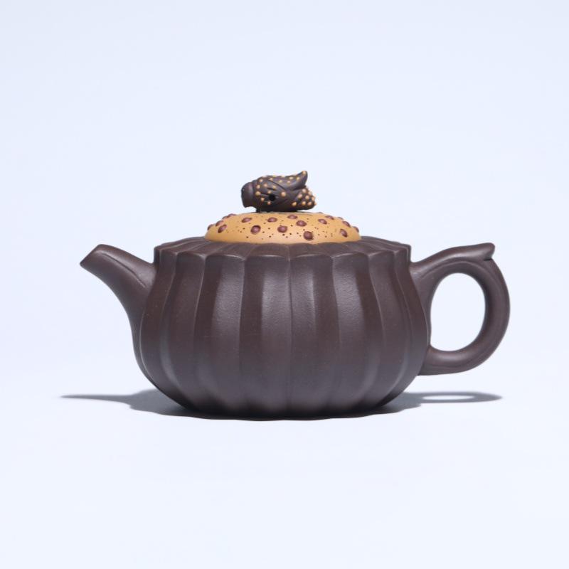 

Yixing Zisha Teapot by Renowned Artist - Elegant Honey Yellow Chrysanthemum Design темно-фиолетового