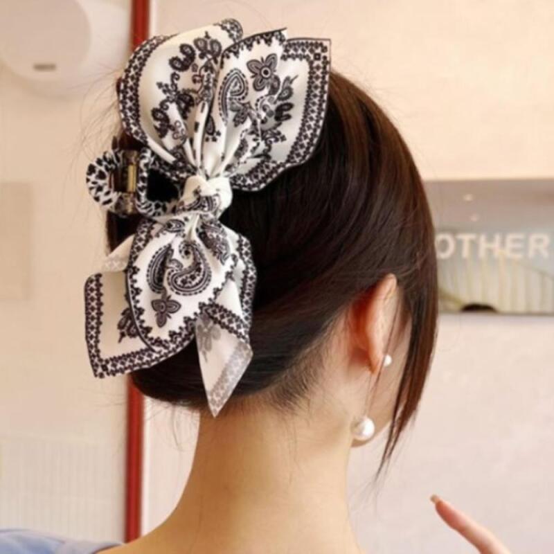 Women s paisley design hair clip