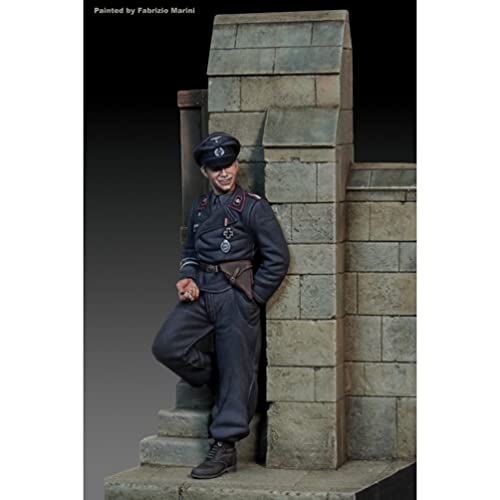 Royal Model 1/35 WWII German Tank Crew Leaning Against a Wall Resin Kit RM794