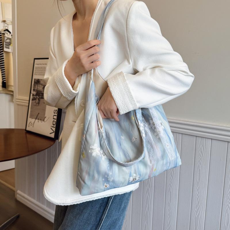 Casual Embroidery Floral Women Shoulder Bags Versatile Large Capacity Ladies Handbag Tote Lightweight Portable Girl Underarm Bag