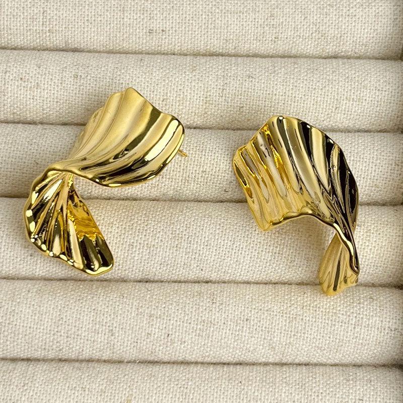 S925 Silver Needle Unique European & American Earrings - 2024 Trendy Metallic Pleated Ear Studs for Women