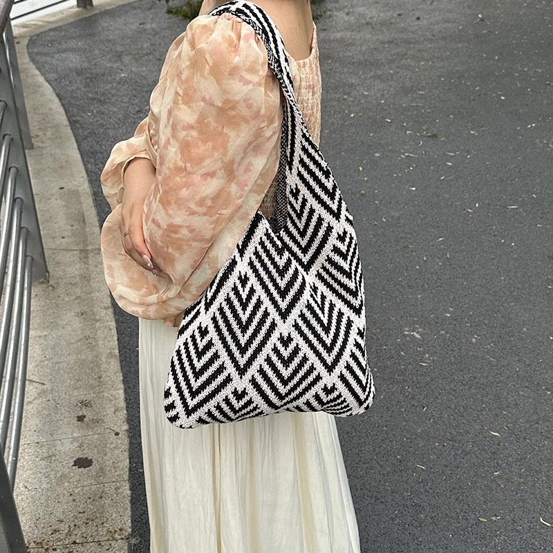 Fashion Geometric Contrast Color Handmade Knitted Handbag Women Minimalist Large Capacity Crochet Shoulder Bag