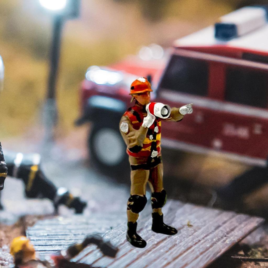 1/64 Feuerwehrmann Figuren Diorama Action Realistisch Winzige Leute Modell für Mikro-Landschaften