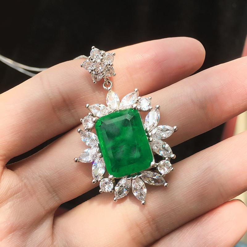Jewelry Simulation Emerald Colored Treasure Pendant Retro Micro-Inlaid Zircon Women'S Necklace Pendant