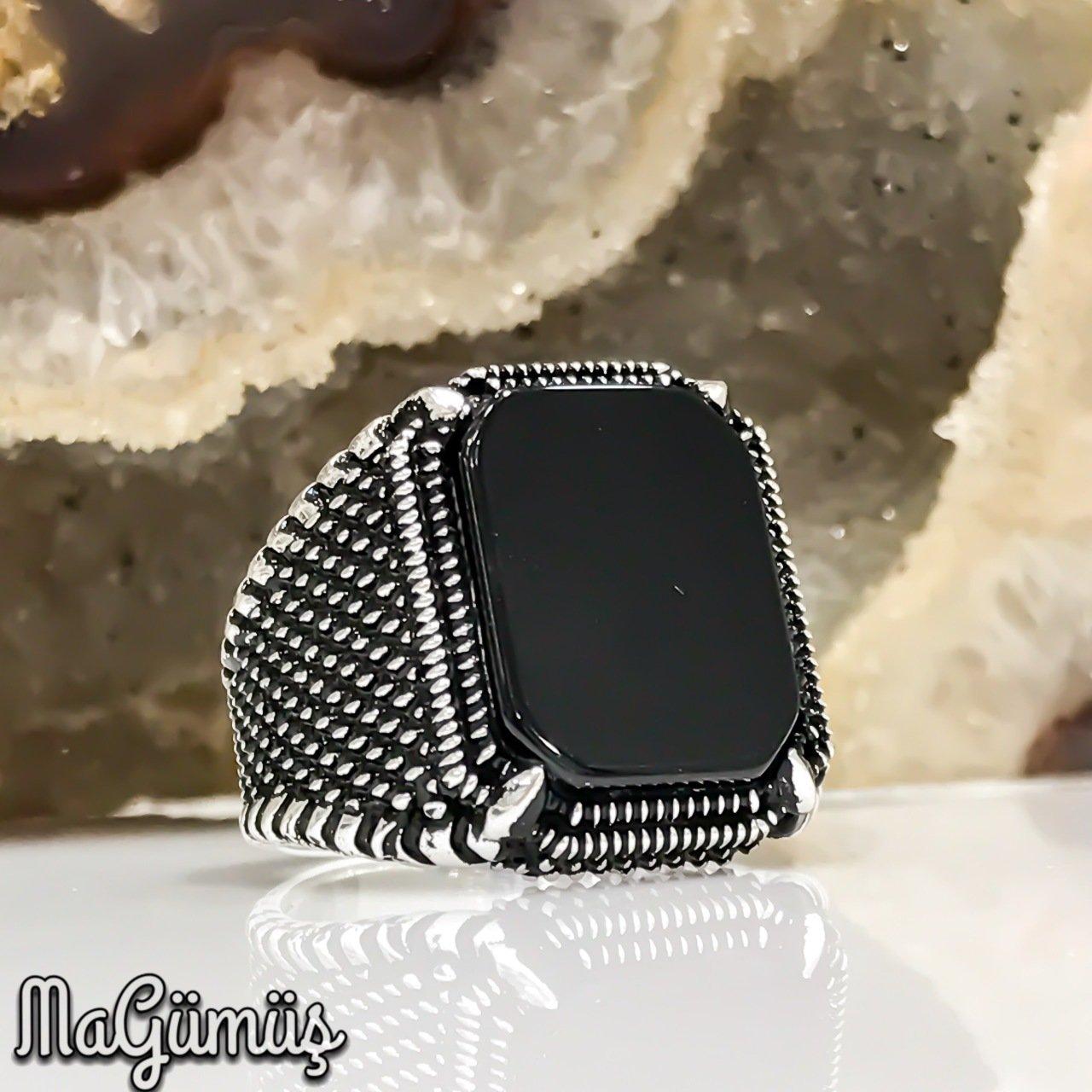 

Серебряное мужское кольцо Eagle Claw с ониксом и камнем багет квадратной огранки