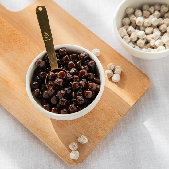 Octavius | Bubble Tea Tapiokaperlen - 200 g mit 5 dicken Strohhalmen | Bubble Tea, Tapiokaperlen für Bubble Tea, Boba-Getränk, Bubble Tea Strohhalme, Boba Tea