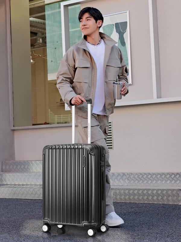 NL7 Hardside Spinner Carry-on Luggage