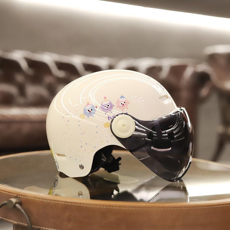 Helmets Women's Summer Electric Motorcycles Men's and Women's Half Helmets Battery Cars Universal In All Seasons