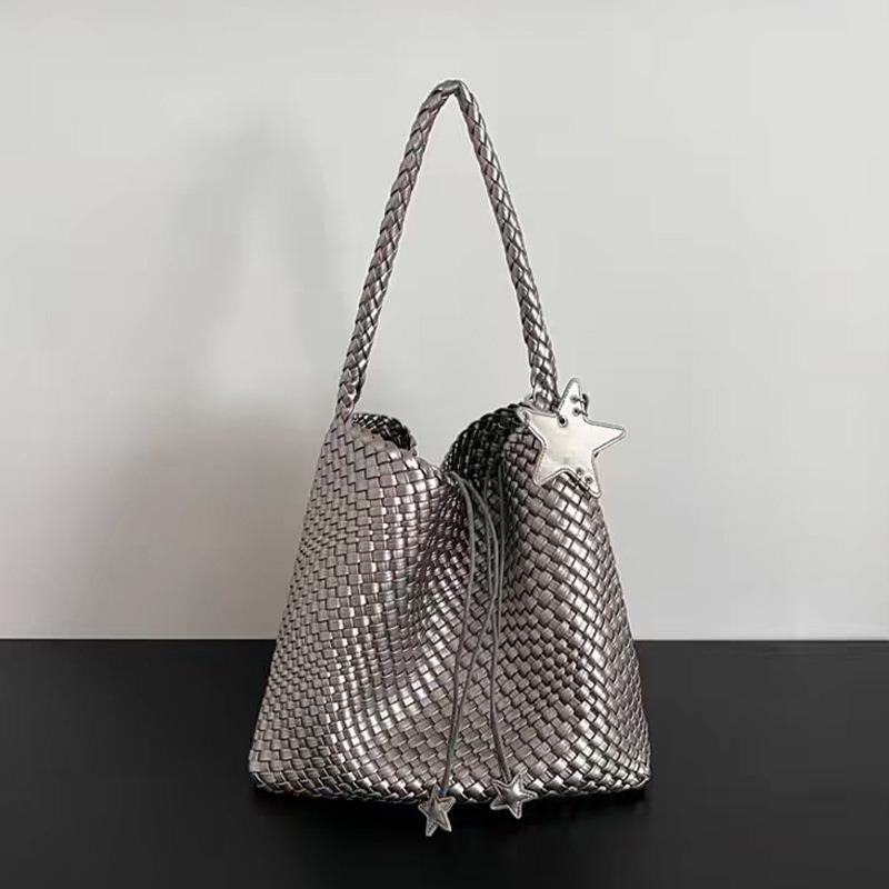 Commuter large-capacity underarm shoulder bag, pure hand-woven bag, fashionable and simple, portable child and mother tote bag for women