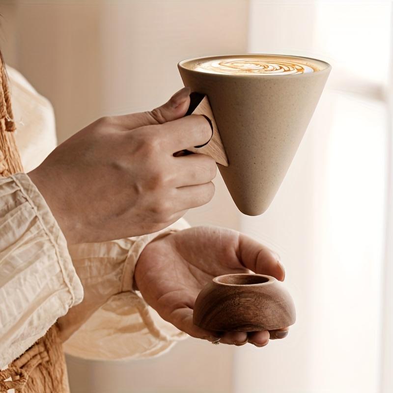 [Ručně vyráběný keramický hrnek na kávu] 1 Ručně vyráběný keramický hrnek na kávu 250 ml/8,45 oz - Unikátní design trojúhelníkového kužele, Ideální pro domácí nebo kancelářské použití