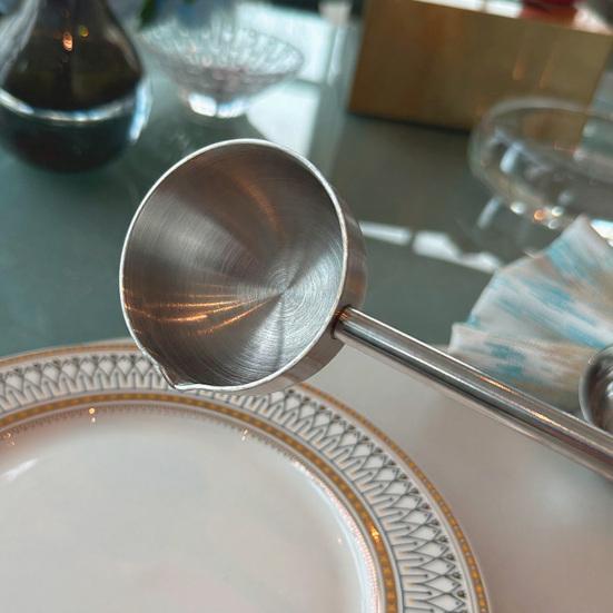Fettlöffel mit verlängertem Edelstahlgriff Anti-Rutsch-Griff Tiefe Kapazität Öl-Suppen-Ausgießlöffel Restaurant-Servierlöffel