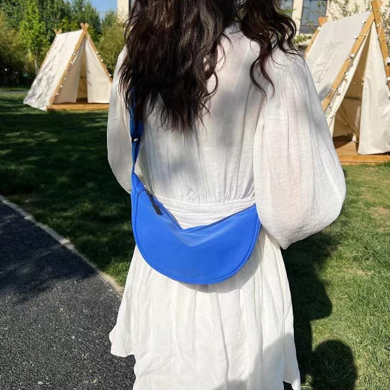 Nylon messenger bag women's new trendy dumpling bag light sports wind messenger bag shoulder bag armpit bag