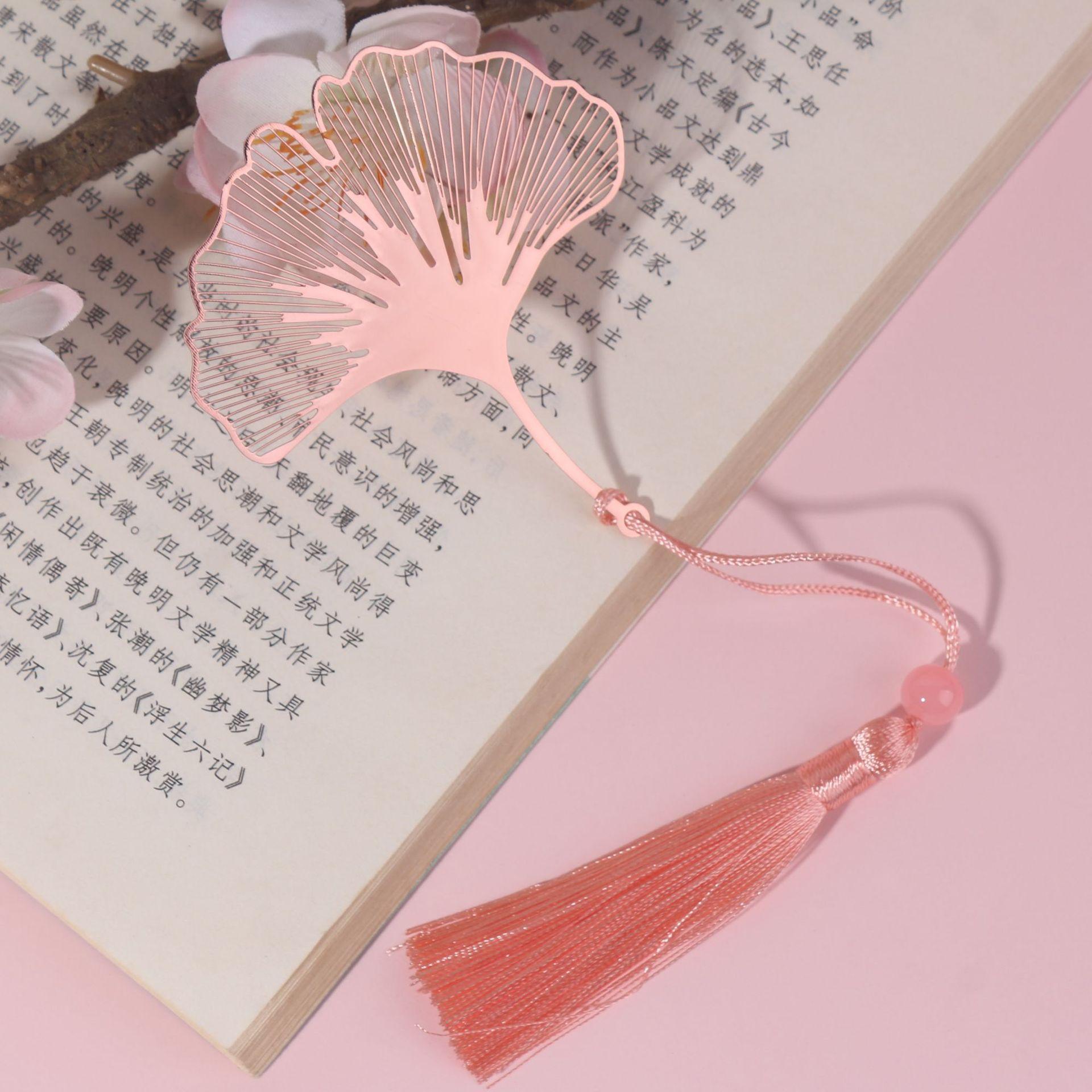 

Изысканные полые металлические закладки для книг в форме листа золотого цвета с прожилками лотоса, закладки для книг с кисточками, канцелярские принадлежности для чтения для студентов