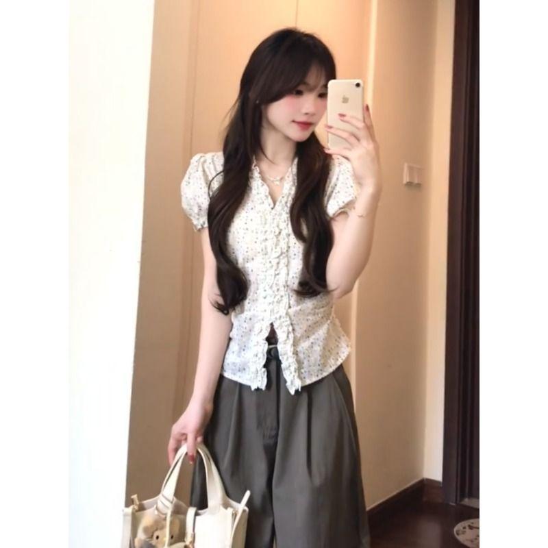 Fungus edge short-sleeved shirt women's new summer V-neck slim-fitting and thin bubble-sleeved shirt French top