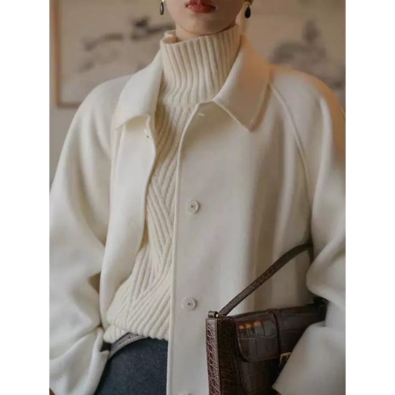 Women's Thick Knit High Neck Retro Sweater for Autumn and Winter.