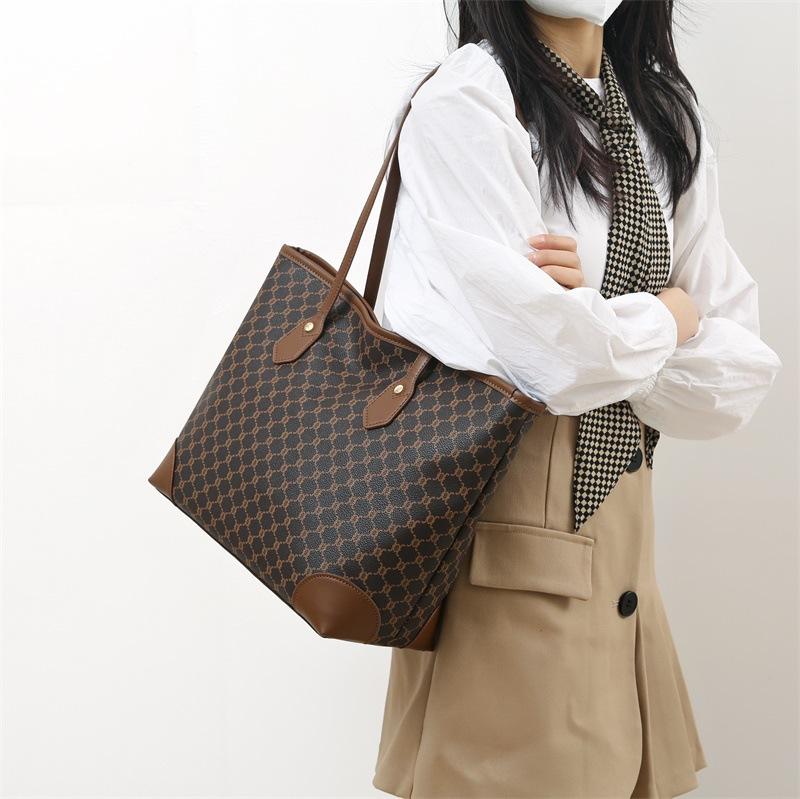 Large-capacity women's bag retro versatile shoulder commuter texture handheld Tote bag