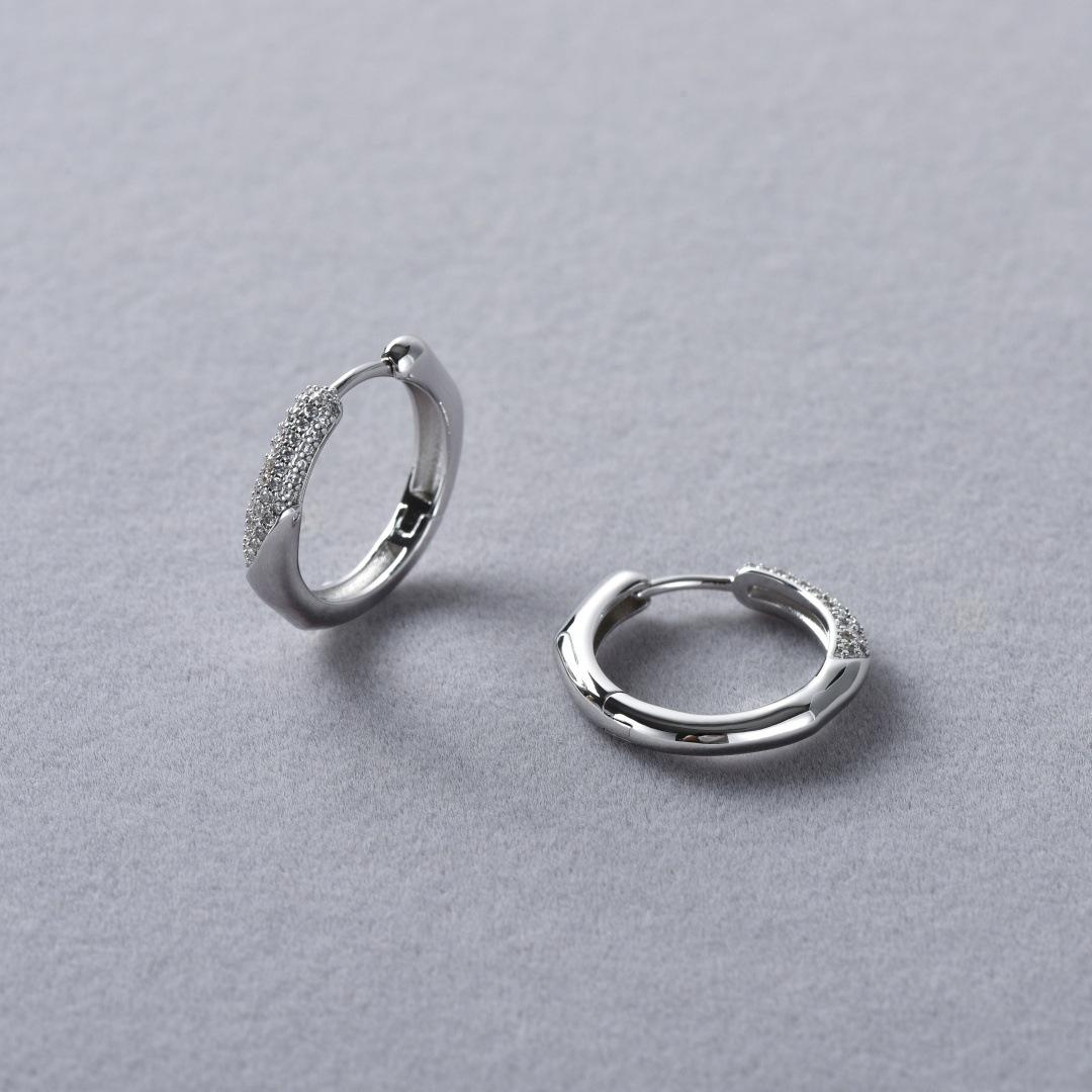 Нишевый Дизайн Круглый Вставленный Циркон Крест Неправильная Серьга-Зажим Темперамент Универсальные Модные Серьги для Повседневной Носки