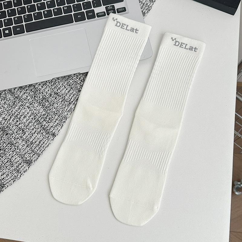 

Men s Spring and Autumn Simple Letter Sports Breathable Sweat Absorbing Leisure Long Cotton Socks 1 pair білий