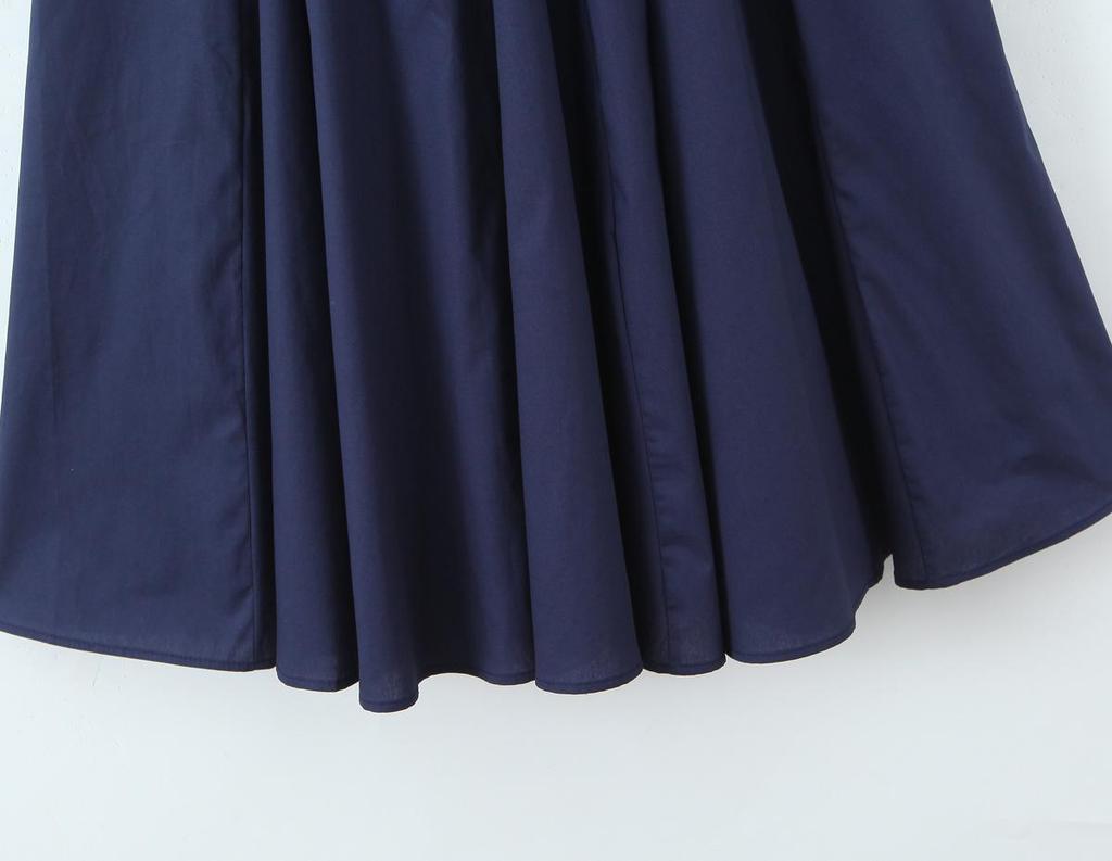 Elegantes quadratisch ausgeschnittenes Midi-Kleid im französischen Stil mit Bindegürtel