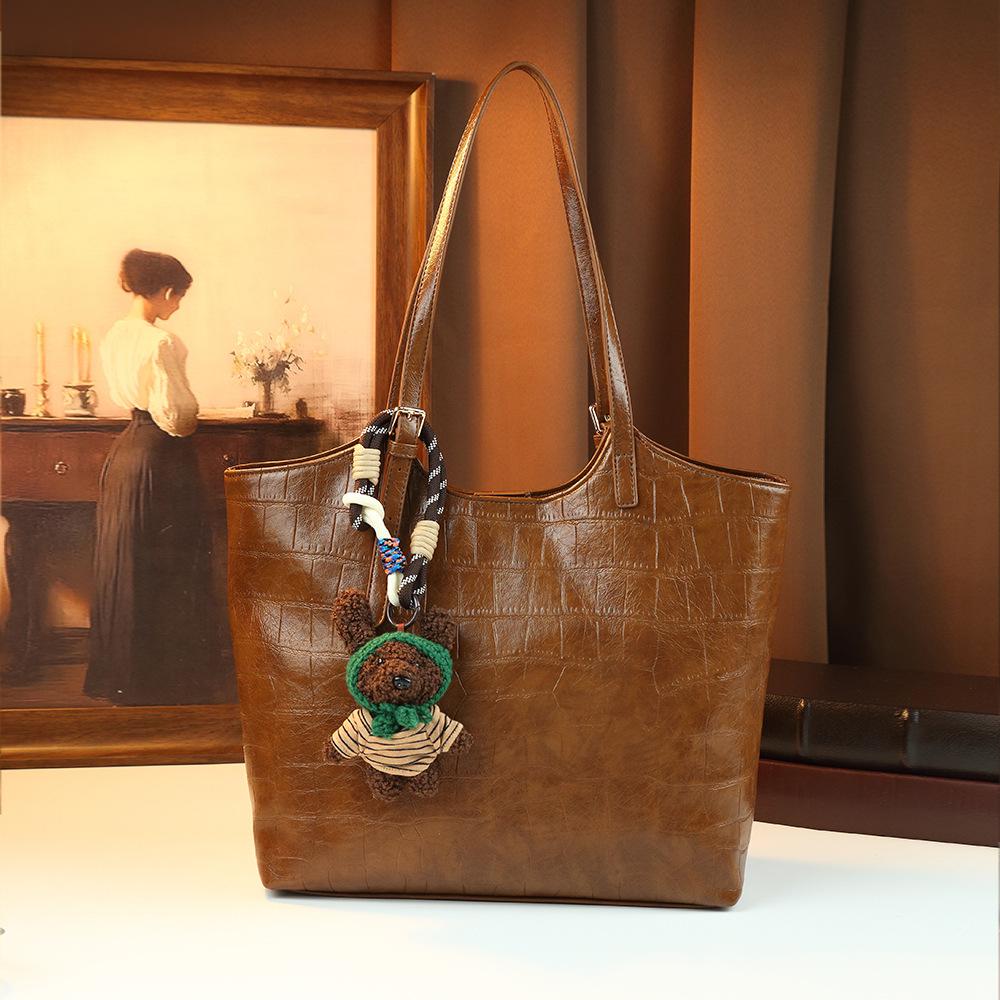 

Retro Tote Bag, Handbag, Oil Wax Leather Texture, Large Capacity, Cute Bear Pendant, Daily Commute To Class коричневый