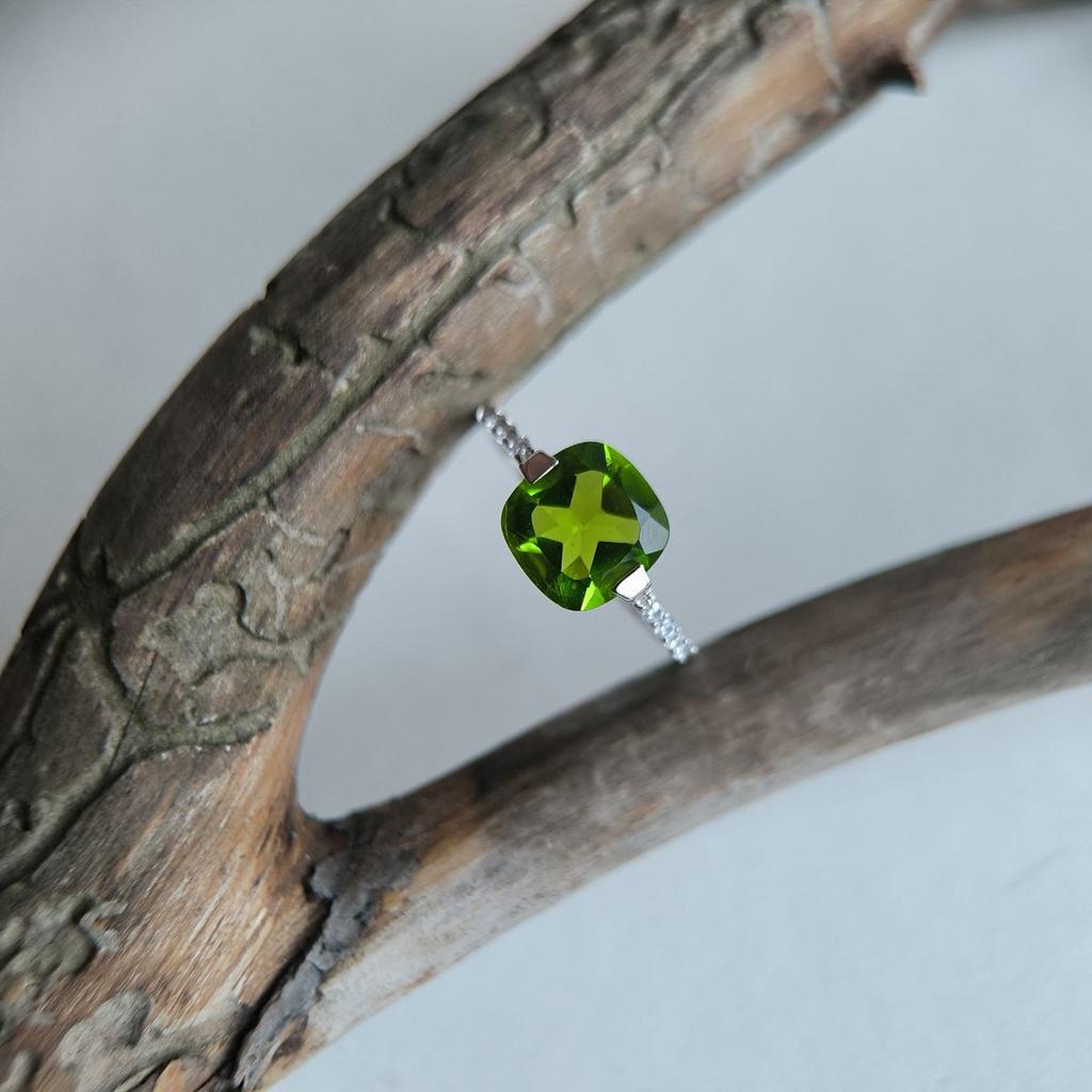 Silver Ring with Chrysolite, Product Weight 2.18 Gr (60002165)