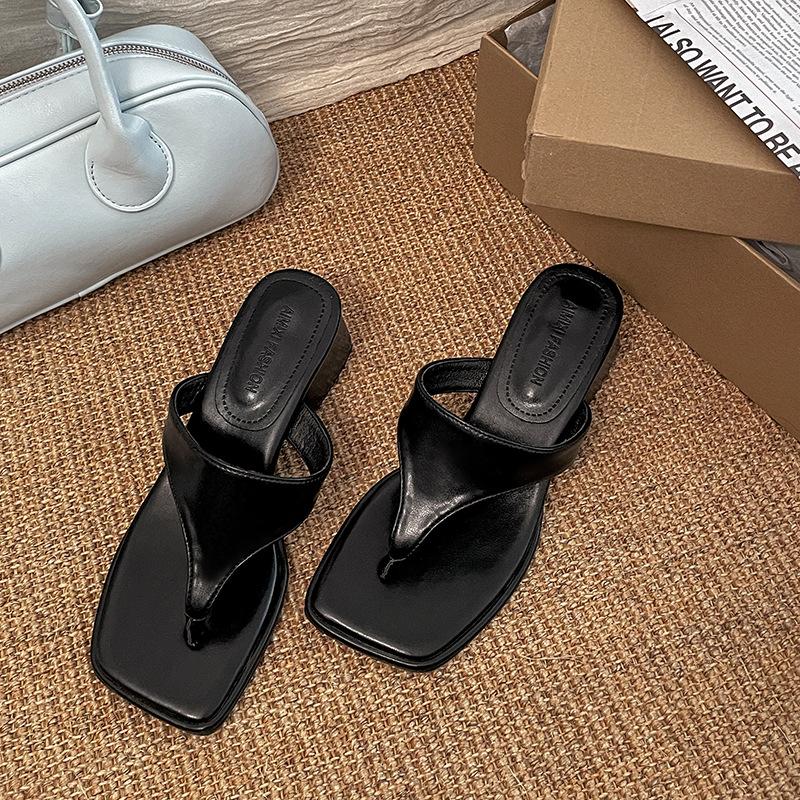 Internet Celebrity Explosion Retro Thick Heel Flip-flops Women's Summer Wear 2025 New with Skirt Black Cool Slippers