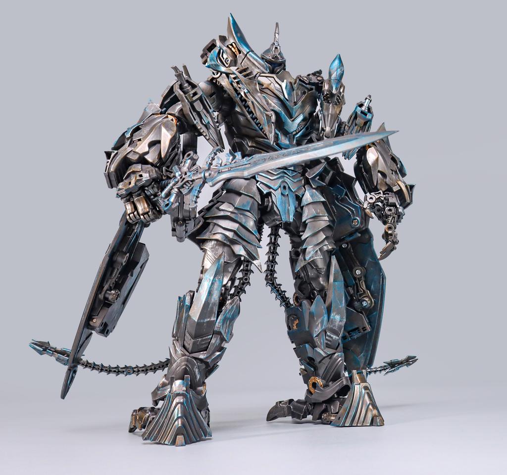 BAIWEI Transformation Robot Strafe TW1104 Deformation Toys TW-1104 Swoop Action Figure Model Super Large Pterosaur With Base