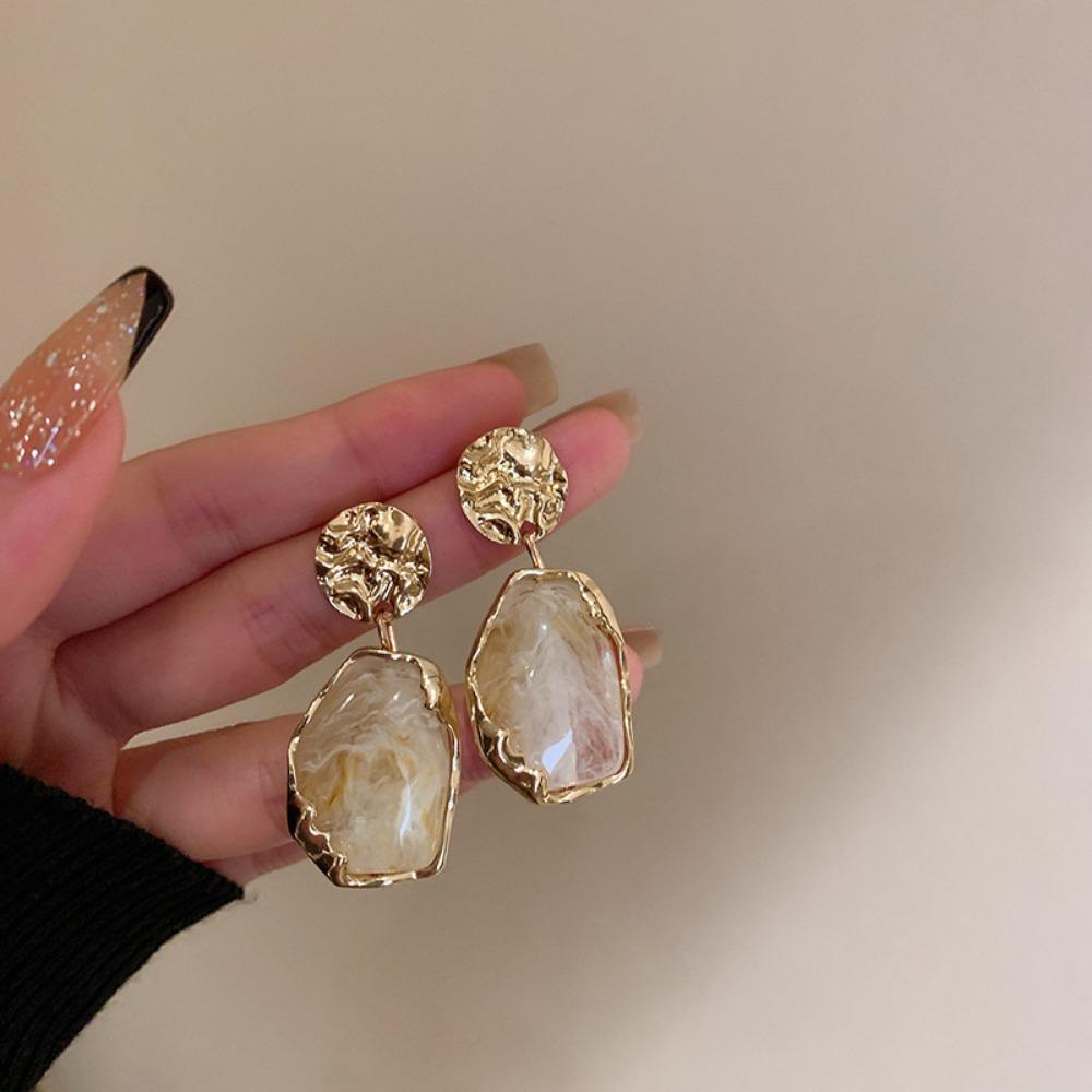 Silver Needle Retro Flower Pearl Earrings French Niche Stud Earrings Light Luxury High-end Earrings Women