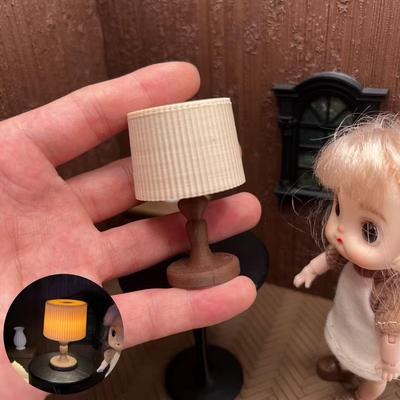 Miniature Luminous Retro Desk Lamp Ornament – DIY Dollhouse Accessory & BJD Holiday Gift