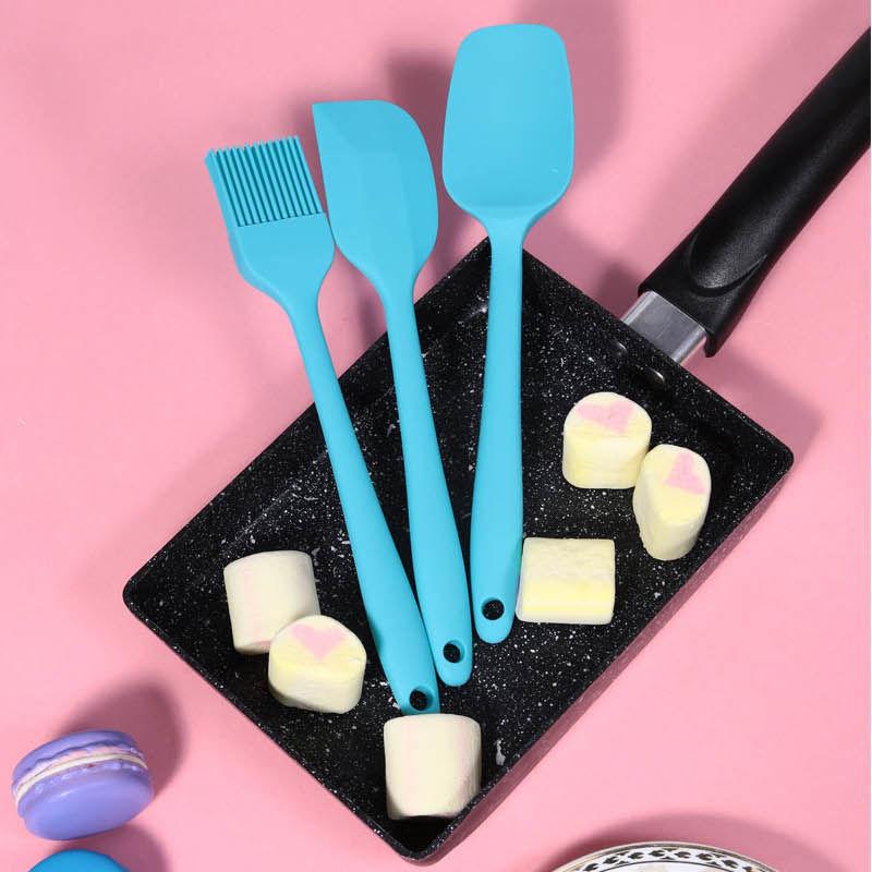 3Pcs Scraper Set One-piece Butter Cream Silicone Spatula Oil Brush High-temperature Resistant Baking Set Tool Kit
