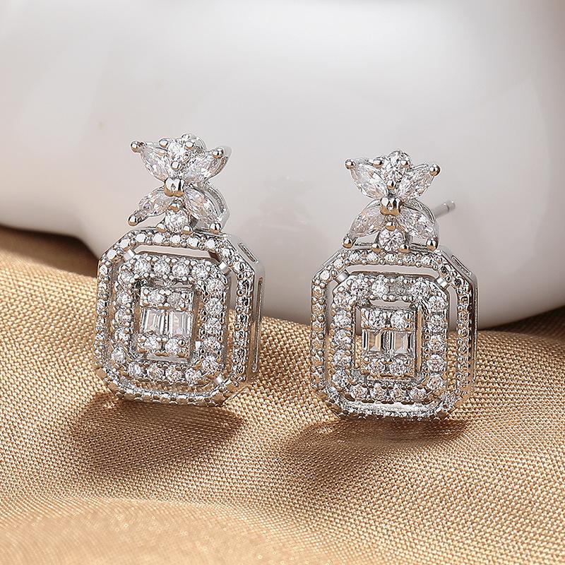 2026 Korean Exquisite Temperament Zircon Micro-inlaid with Diamonds Bow Stud Earrings Daily Versatile Light Luxury High-end Earrings Earrings